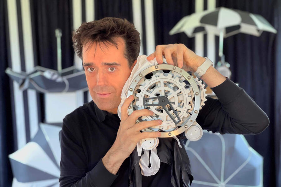 TacticOptik TacticOptik, spectacle, de magie et d'illusion d'optique pour les seigneurs d'un CCAS, juste avant un après-midi dansant en Normandie